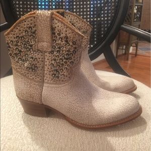 Frye Deborah Sandy Short Boot